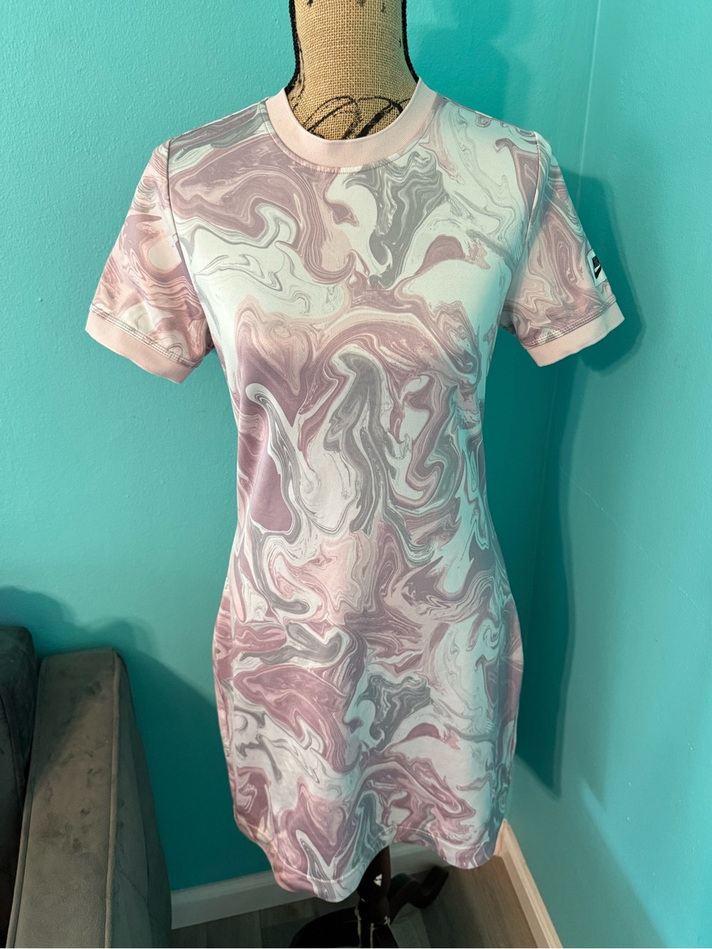 EUC Women’s Nike Pastel Marble Short Sleeve Bodycon Dress Size Large